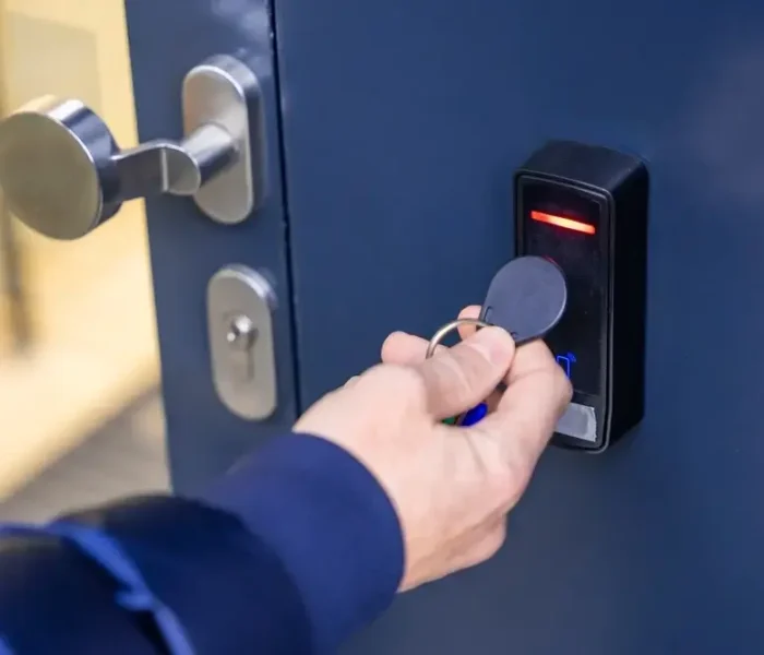 commercial locksmith service1